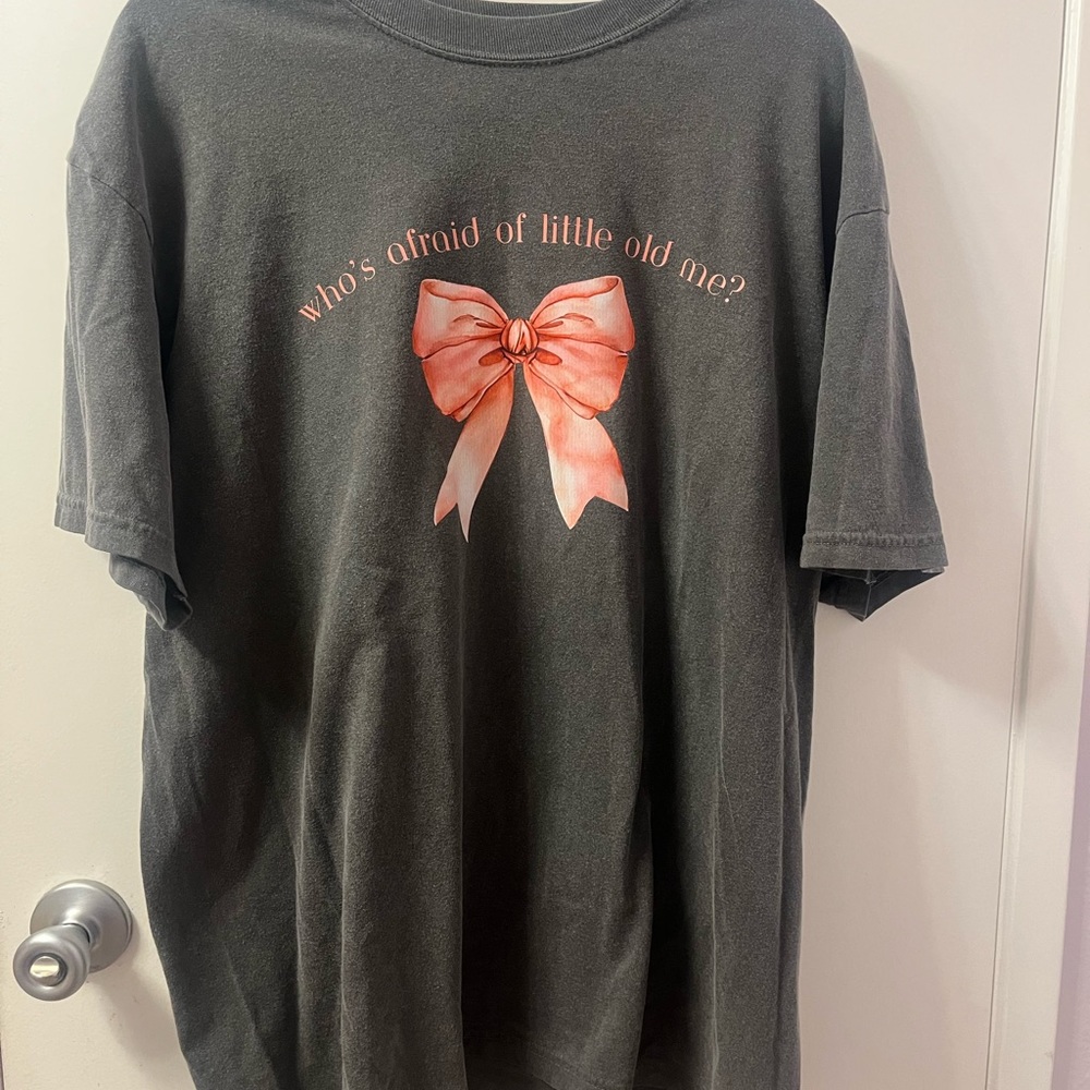 Comfort Colors Gray Short Sleeve Tee with Pink Bow
